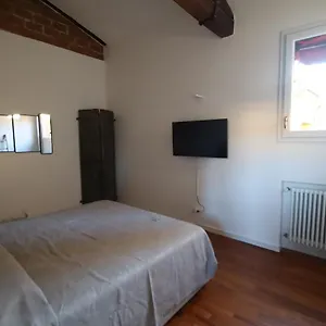Immerso Tra Le Mura Bolognesi , Bologna Italia